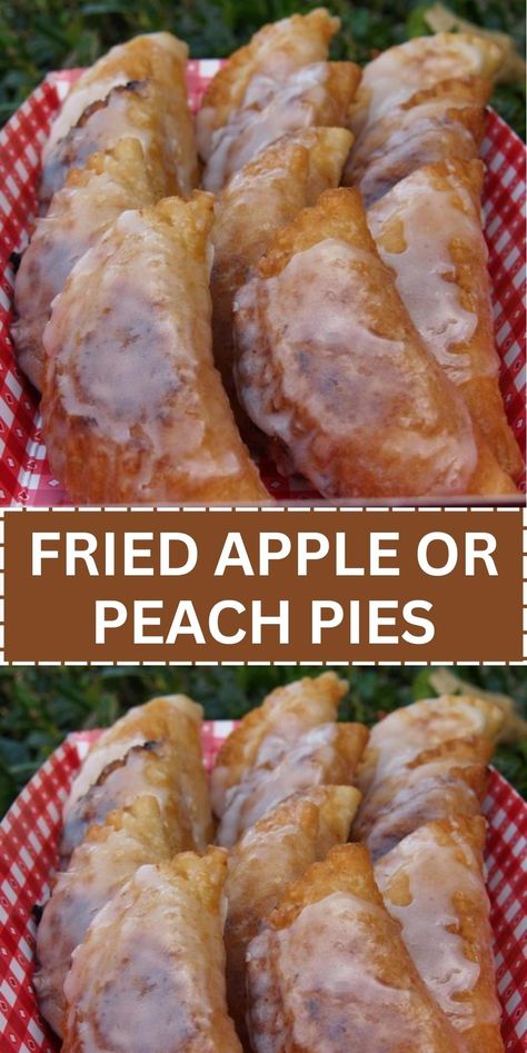 Fried Apple or Peach Pies Sweet Apple Pie Recipe, Fried Pies With Biscuits, Apricot Fried Pies Recipe, Homemade Turnovers, Frozen Peach Pie, Homemade Fried Pies, Peach Pastries, Handmade Pies, Fry Pies