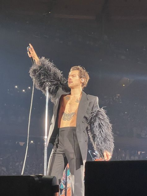 Harry Outfits, Nyc Tours, Nyc Night, New York Night, New York Tours, Mr Style, Harry Styles Love On Tour, Madison Square Garden, Harry Edward Styles