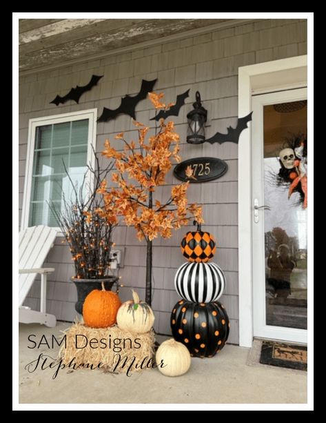 How to Decorate Your Front Porch for Halloween Melting Crayons On Pumpkins, Life Size Witch, Porche Halloween, Bat Decorations, Halloween Front Doors, Halloween Front Porch Decor, Witch Diy, Halloween Front Porch, Halloween Tattoo