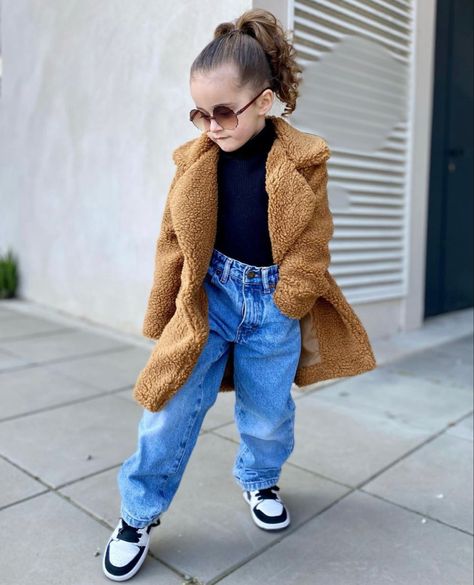 • . l i t t l e o n e s . • insta pin #children #kids #cutekids #babies #cutebabies #fashion #babyfashion #kidsfashion #childrenfashion #winterfashion #winteroutfits #springfashion #springoutfits #summerfashion #summeroutfits #fallfashion #falloutfits #kidsoutfits #babyoutfits #style #childrenofstyle #kidsoutfits #kidsootd #winterfashion #coldweather #coats #march #stpatricksday #lucky New York Outfits Winter Cold Weather, Winter New York Outfits, Winter Fashion Nyc, York Outfits, Kids Street Style, London Kids, Girls Fall Fashion, Girls Winter Fashion, New York Fits