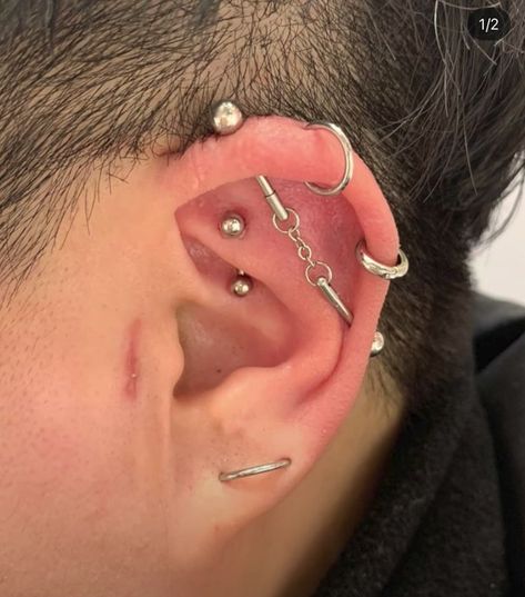 Aesthetic Men Piercing, Masculine Peircings, Masculine Piercings, Masculine Ear Piercings, Industrial Piercing Men, Helix Piercing Men, Men’s Helix Piercing, Mens Ear Piercing, Men Piercing Ideas