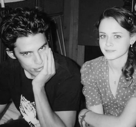 Milo Ventimiglia And Alexis Bledel, Milo Ventimiglia Gilmore Girls, Jess And Rory, Jess Gilmore, Gilmore Girls Jess, Babette Ate Oatmeal, Gilmore Guys, Rory And Jess, Jess Mariano