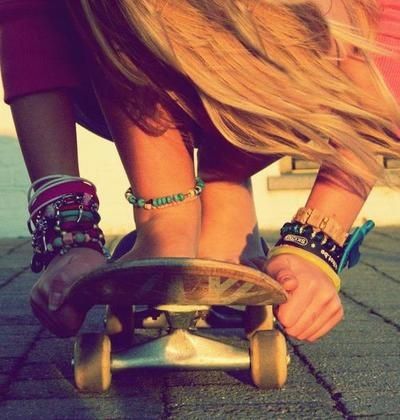 Penny Board, Skate Girl, Skateboard Girl, Skater Girls, Snowboards, Beach Vibes, Dieselpunk, Surf Shop, Skateboarding