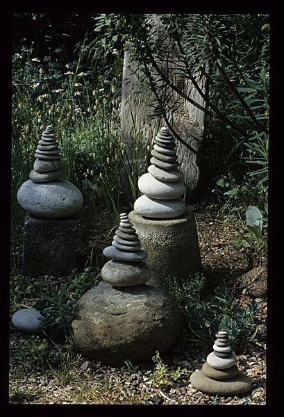 Rockery Garden, Garden Rock Art, Rock Garden Design, Garden Decor Projects, Garden Whimsy, Rock Garden Landscaping, Outdoor Decor Backyard, Landscaping With Rocks, Cairns