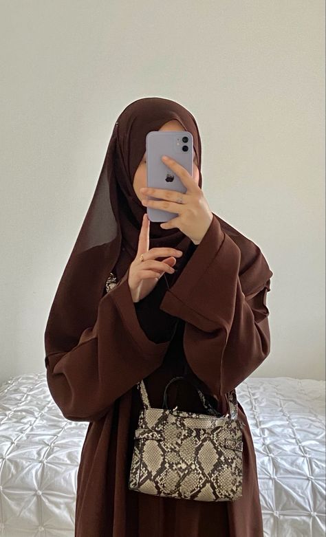 Brown Abaya Aesthetic, Brown Abaya Hijab Outfit, Brown Hijab Outfit, Brown Abaya, Halal Outfits, Brown Hijab, Elegant Long Sleeve Wedding Dresses, Niqabi Girl, Modest Outfits Muslim