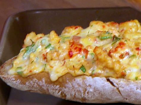 Crawfish Bread - I think I'd use Shrimp or lobster...    1 pound crawfish tail meat, peeled, cleaned and deveined  1/2 stick butter  1 clove garlic, minced  3/4 cup chopped and drained ripe tomatoes  1 tablespoon Cajun seasoning  3/4 cup Monterey Jack Cheese  1/4 cup grated Parmesan  1/2 cup mayonnaise  3 tablespoons chopped fresh parsley  1 loaf French bread Crawfish Bread Recipe, Crawfish Bread, Louisiana Chicken Pasta, Crawfish Recipes, Cajun Crawfish, Crawfish Etouffee, Cajun Dishes, Emeril Lagasse, Cajun Cooking