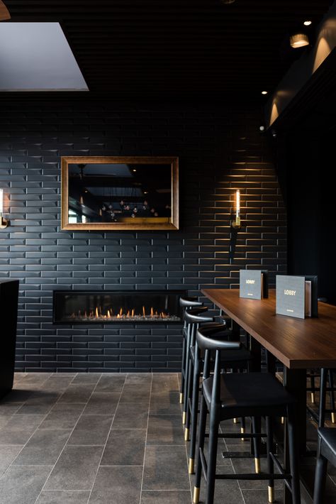 Black And White Cafe Interior, Black Coffee Shop Interior, Black And Gold Coffee Shop, Black White Cafe Interior, Cafe Interior Design Black, Black Shop, Black Coffee Shop, Black White Wood Restaurant, Dark Cafe