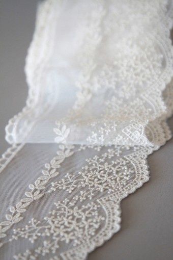 Leavers #wedding #inspiration Lace Crafts, Lace Button, Pearl And Lace, Linens And Lace, Antique Fabrics, Lace Doilies, Needle Lace, Lace Ribbon, Bobbin Lace