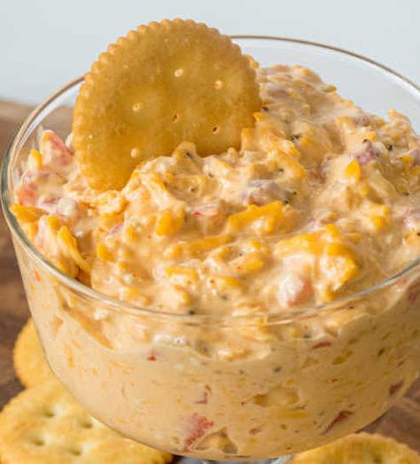 Cooking Panda Southern Pimento Cheese Recipe, Southern Pimento Cheese, Pimento Cheese Recipe, Pimento Cheese Dip, Vegetable Dips, Pimento Cheese Recipes, Cooking Panda, Pimiento Cheese, Southern Dishes