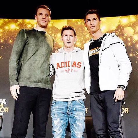 Leo messi cristiano ronaldo and Manuel Nuer at fifa ballon D'or Goalkeeper Training, Cr7 Vs Messi, Messi Vs Ronaldo, Jordi Alba, Ronaldo Pictures, Cr7 Messi, Messi Vs, Lionel Andrés Messi, Cristiano Ronaldo Wallpapers