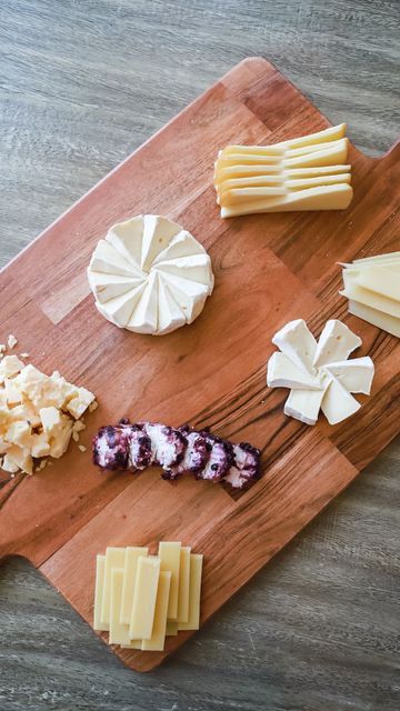 Charcuterie Board Cheese Knives, Arranging Cheese On Charcuterie Board, Cheese Board How To, Huge Cheese Board, How To Make A Cheese Board Easy, How To Cute Cheese For Charcuterie, Charcuterie Board Organization, Rectangular Cheese Board, How To Plan A Charcuterie Board