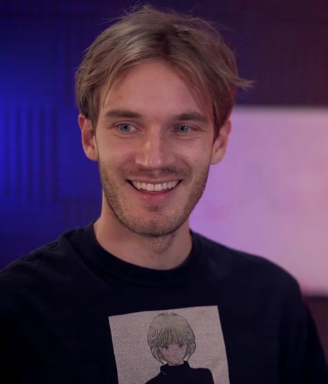 Felix Uwu, Felix Pewdiepie, Felix Kjellberg, Im Addicted To You, Clap Clap, Amazing Pics, Pewdiepie, Markiplier, Inspirational People