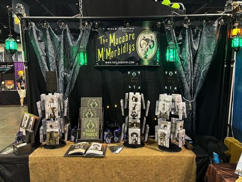 Spooky Vendor Booth, Gothic Vendor Booth, Book Fair Setup Display Ideas, Art Booths Ideas, Convention Table Setup Display Ideas, Goth Vendor Booth, Convention Booth Set Up, Witchy Vendor Booth Ideas, Art Vendor Booth Ideas