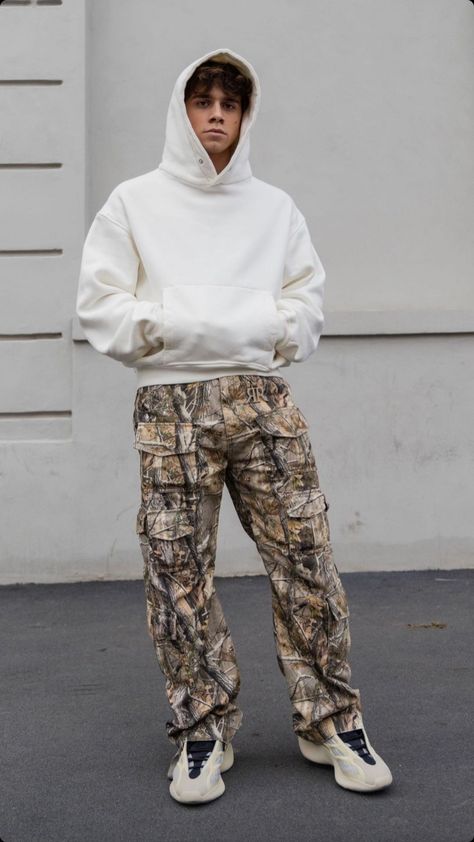 Camo Pants Outfit, Guys Fashion Casual, Hunter Outfit, Cold Fits, Mens Trendy Outfits, Camo Pants, Aesthetic Clothes, Trendy Outfits, Gentleman