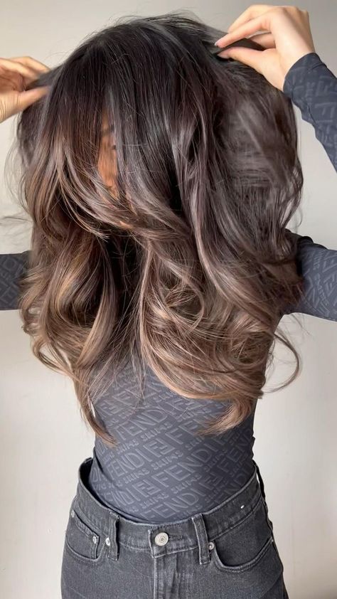 Rambut Brunette, Black Hair Balayage, Brown Hair Inspo, Brunette Hair With Highlights, Hairstyles For Layered Hair, Brunette Balayage Hair, Brown Hair Balayage, Balayage Brunette, Hairdo For Long Hair