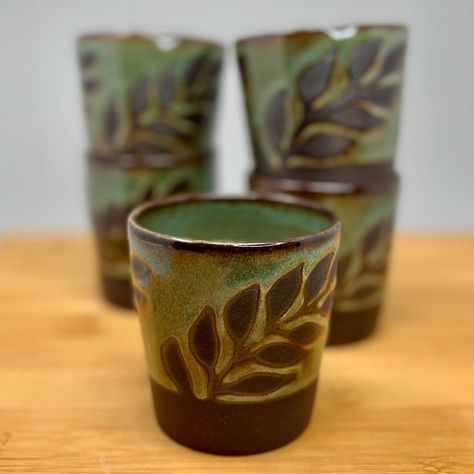 Dark Clay Glaze Ideas, Wax Resist Pottery, Waxed Leaves, Velvet Underglaze, Ceramic Projects, Pottery Lessons, Beginner Pottery, Brown Clay, Body Waxing