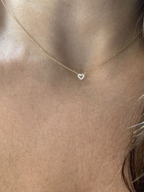 Dainty Necklace For Girlfriend, Pretty Heart Necklace, Dainty Gold Necklace With Diamond, Simple Dainty Necklace, Dainty Gold Diamond Necklace, Small Gold Heart Necklace, Gold Necklace For Girlfriend, Gold Necklace Aesthetic Simple, Everyday Fine Jewelry