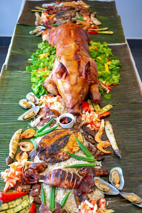 Filipino Food Party, Food For Winter, Pagkaing Pinoy, Phillipino Food, Filipino Restaurant, Food Filipino, Fiesta Recipes, Cafe Chocolate, Debut Theme