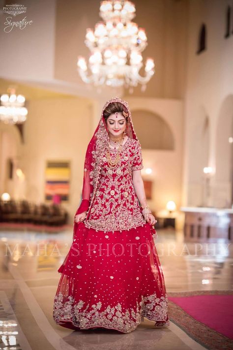 Fully red bridal.dress Bridal Dresses Pakistani, Bride Pic, Pakistani Bridal Dresses Online, Modern Bridal Dress, Pakistani Bridal Lehenga, Kurta Skirt, Nomi Ansari, Wedding Dress Design, Dresses Pakistani