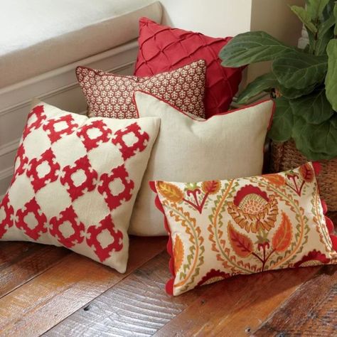 Red Couch, Red Cushion, Embroidered Pillow Covers, Furniture Classic, Pinterest Room Decor, Red Cushions, Retro Interior, Red Pillows, Traditional Furniture