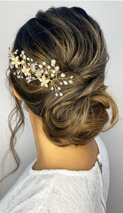 38. Romantic tousled updo Can’t decide messy or neat hair look! Somewhere between ‘messy but not too messy’ and ‘neat but not too neat’... Hairstyles For Wedding Updo, Bridal Low Bun, Tousled Updo, Hairstyle Updo, Easy Updo, Prom Hair Updo, Easy Updo Hairstyles, Messy Updo, Up Dos For Medium Hair