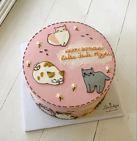 Cat Cake Aesthetic Korean, Birthday Cake Cat Aesthetic, Buttercream Cat Cake, Simple Cat Cake Ideas, Cake Designs Cat, Aesthetic Cat Cake, Pink Cat Cake, Cat Cake Ideas Birthday, Korean Cake Cat