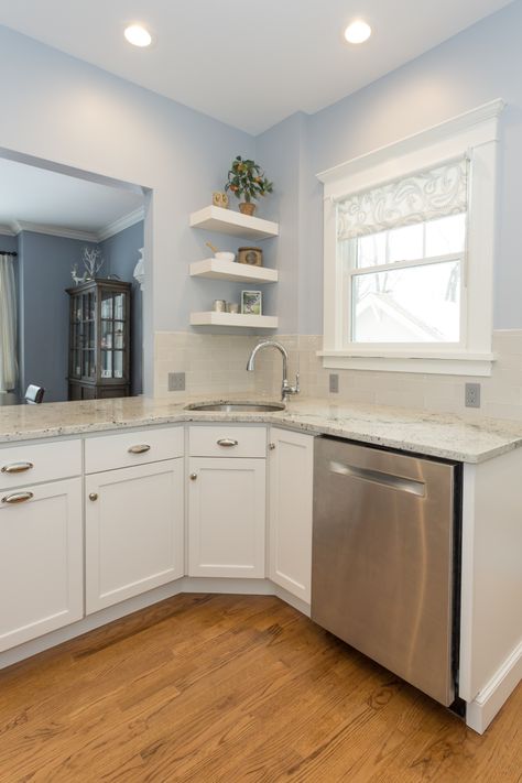 Corner Sink Kitchen Decor, Corner Sink Kitchen Layout, Small Transitional Kitchen, Tiny Kitchen Living Room Combo, Kitchen Corner Ideas, Kitchen Sink Ideas, Corner Kitchen Sink, Lifestyle Wallpaper, Flat Kitchen