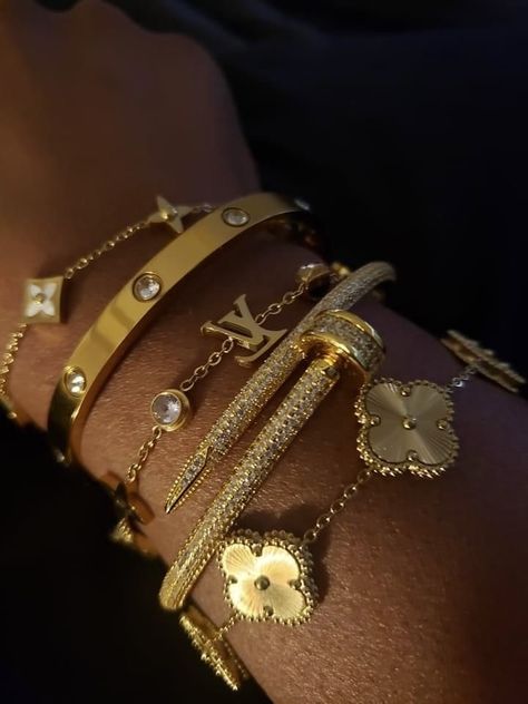 Classy Gold Jewelry Aesthetic, Jewellery Black Women, Stylish Jewelry Accessories, Latina Jewelry, Xoxo Jewelry, Preppy Jewelry, Luxe Jewelry, Jewelry Accessories Ideas, Dope Jewelry