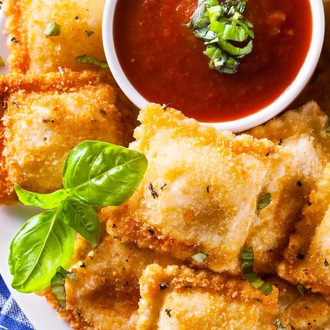 GreenLife | Crispy Baked Ravioli Ravioli Appetizers, Baked Ravioli Appetizer, Crispy Baked Ravioli, Baked Ravioli, Ravioli Bake, Ravioli Recipe, Cheese Ravioli, Fresh Cheese, Cooking Spray