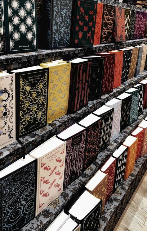 Penguin Classics Clothbound, Penguin Classics Books, Penguin Classics Aesthetic, Penguin Clothbound, Clothbound Classics, Penguin Clothbound Classics, Interior Home Design Ideas, Pretty Books, Ideas Bathroom Decor