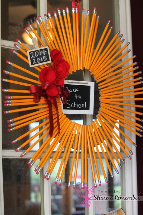 Pencil Wreath, School Wreaths, Mini Chalkboards, Felt Roses, School Pencils, Childcare Center, Wreath Supplies, Floral Craft, Burlap Ribbon