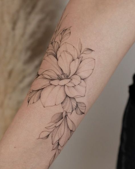 Black And Grey Magnolia Tattoo, Gardenia Fine Line Tattoo, Astrantia Tattoo, Fine Line Magnolia Tattoo, Magnolia Branch Tattoo, Magnolia Tattoo Simple, Magnolia Tattoo Design, Jasmine Tattoo, Magnolia Tattoo