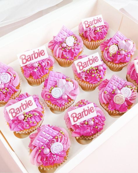 Barbie Cupcakes, Barbie Doll Birthday Cake, Barbie Pool Party, Lila Party, Doll Birthday Cake, Barbie Party Decorations, Barbie Birthday Cake, Barbie Theme Party, Barbie Food