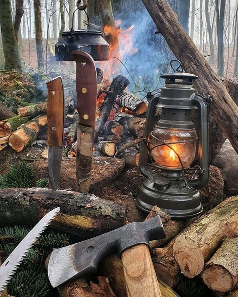 Camping Cooking Gear, Bushcraft Kit, Bushcraft Shelter, Camping Inspiration, Bushcraft Gear, Camping Photography, Camping Aesthetic, Bushcraft Camping, Adventure Aesthetic