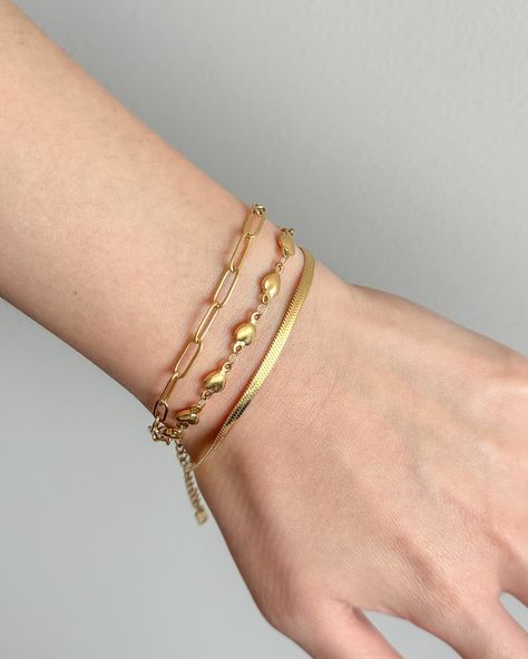 Never lose style with this classic Paperclip bracelet ✨Paperclip design also available in necklace too! Shop Paperclip jewelry via link in bio 🔗 Gold-tone Tarnish Resistant Paperclip Bracelet, Classic Gold-tone Paperclip Bracelet, Adjustable Gold-tone Paperclip Bracelet, Gold-tone Link Paperclip Bracelet, Paperclip Jewelry, 14k Gold-tone Paperclip Bracelet, Paperclip Bracelet, Paper Clip, Gemstone Bracelet