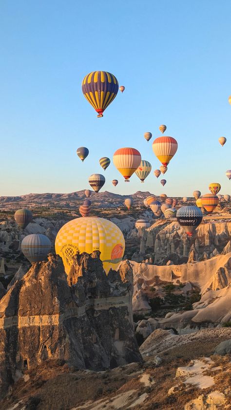 Travel Wallpaper, Travel Wishlist, Hot Air Balloons, Air Balloons, Future Travel, Travel Themes, Beautiful Places To Travel, Pretty Places, Dream Destinations