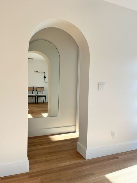 Round Arch Doorways, Archway Closet, Arched Hallway Entryway, Arch Hallways, Small Entry Way Ideas Narrow Hallways, Wide Archway, Arches In Homes, Hallway Arch, Arch Hallway