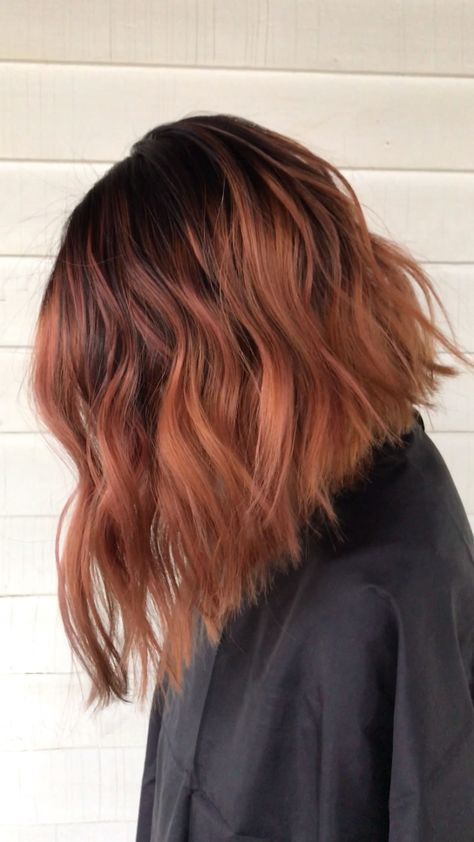 Short Balayage Hair Red, Cooper Hair Color On Olive Skin, Short Hair Balayage Red Copper, Trendy Hair Color Short Hair, Red Hair Lob Haircut, Long Bob Copper Balayage, Fall Hair Colors On Short Hair, Short Reddish Hair, Haircolor Ideas 2022 Fall