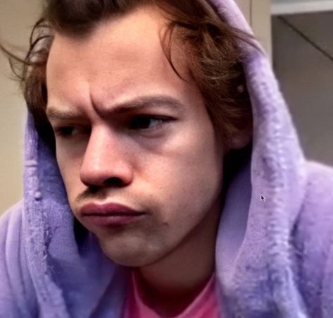 Excited Reaction Pic, Excited Reaction, Kissy Face, I Need Friends, Reaction Pic, Big Baby, Need Friends, Harry Styles, Reading