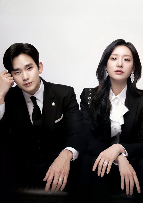 Korean Couple Photoshoot, Wedding Photo Studio, Hyun Kim, Korean Drama Romance, Drama Tv Shows, Kim Ji Won, Korean Couple, Kim Soo Hyun, Pre Wedding Photoshoot