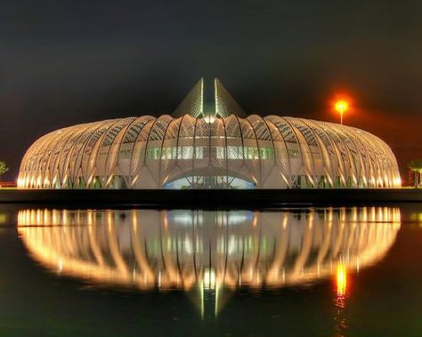 Polytechnic University, Round Building, Pavilion Architecture, Open Image, Santiago Calatrava, New College, Top Architects, White Building, Architecture Magazines