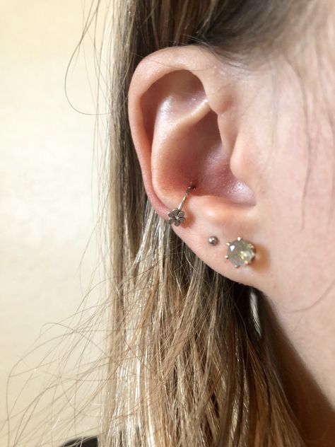 Conch piercing with a flower hoop, labradorite lobe earring Conch Earring, Double Helix, Conch Piercing, Ear Piercing, Conch, Helix, Piercing Jewelry, A Flower, Ear Piercings