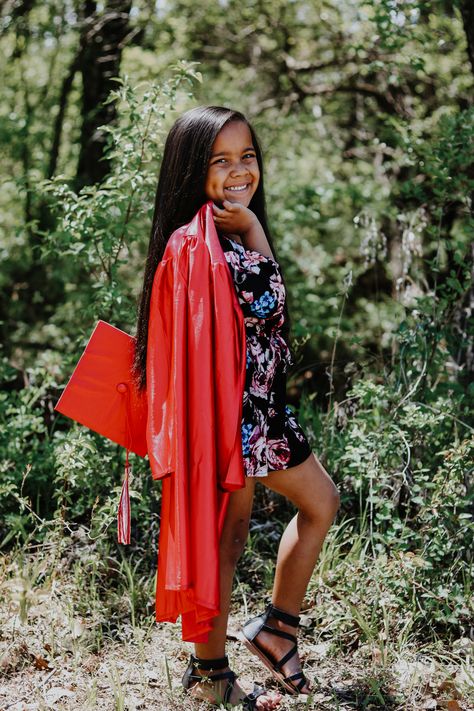 Graduation Photos Kindergarten, Preschool Grad Pictures, Kindergarten Graduation Outfit For Girl, Preschool Graduation Photoshoot Ideas, 5th Grade Photo Shoot, Kindergarten Grad Photoshoot, Pre K Cap And Gown Pictures, Cap And Gown Kindergarten Pictures, Kindergarten Photo Shoot Graduation