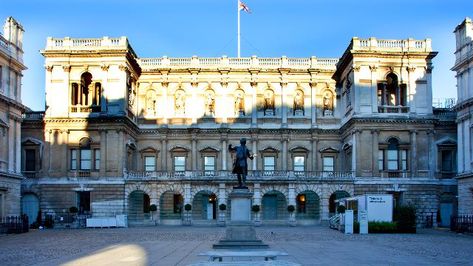 Royal Academy Of Arts London, Tennis Academy, London Accommodation, London Attractions, Ancient Sculpture, Royal Academy Of Arts, Art Exhibitions, London Town, Booking Hotel