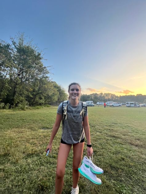 Cross Country Practice Outfits, College Cross Country, Running Race Aesthetic, College Athlete Aesthetic, Cross Country Aesthetic, Cross Country Running Pictures, College Running, Runner Outfit, Running Fits