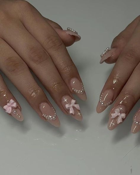 Elegant Short Nail Designs Classy, Nail Inspiration With Charms, Bridgerton Themed Nails, Coquette Nails Acrylic Almond, Diamond Almond Nails, Almond Nails With Bow, Black Coquette Nails, Korean Nails Short, Bridgerton Nails