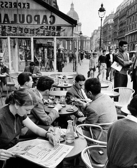 I’d like to go back in Paris 60s, please… #paris #memories #frenchvibes #parisianlifestyle 1940s Paris, Parisian Lifestyle, Paris, Black And White, Quick Saves