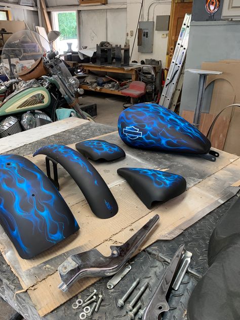 Choppers Motorcycles, Motorcycle Art Painting, Custom Bikes Cafe Racers, Custom Motorcycle Paint Jobs, Kustom Paint, Custom Bagger, Custom Paint Motorcycle, Custom Motorcycles Harley, Motorcycle Paint Jobs