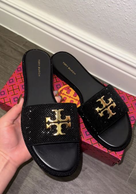 Diamond Chanclas, Cute Chanclas, Latina Sandals, Chanclas Outfit, Tory Burch Sandals Outfit, Tory Burch Slippers, Classy Sandals, Guess Sandals, Fancy Sandals