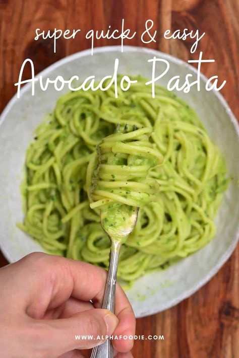 This creamy avocado pasta is rich and flavorful, contains just 5 simple ingredients, and will be on your table in 20 minutes (or less!) for a nutritious mid-week meal! Best of all, the green pasta sauce is gluten-free, dairy-free, oil-free, and 100% vegan! Broccoli Pasta Sauce, Gluten Free Pasta Sauce, Avocado Pasta Sauce, Green Pasta Sauce, Avocado Recipes Pasta, Avocado Sauce Pasta, Creamy Avocado Pasta, Green Pasta, Creamy Avocado Sauce